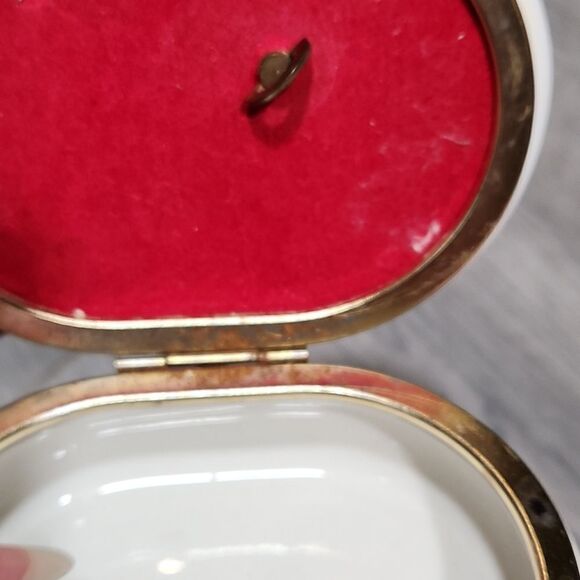 Vintage Romanee Creative Collect. Floral Heart Porcelain Oval Music Jewelry Box - Picture 8 of 8